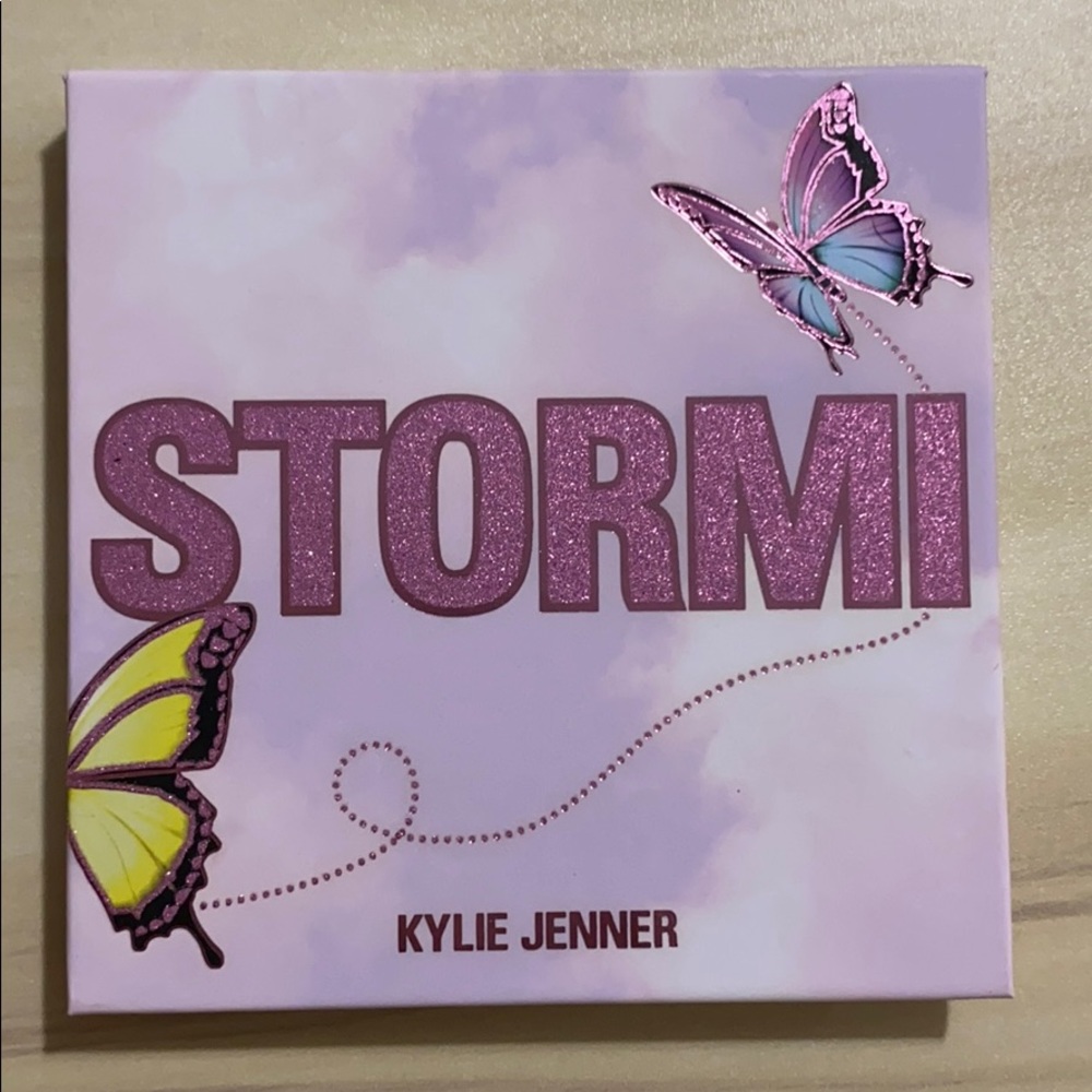 Stormi Eyeshadow palette